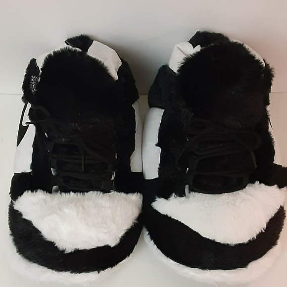 AJ 1 Plush Black and White Furry Slippers Fit Size 4 To 8 - Picture 3 of 3